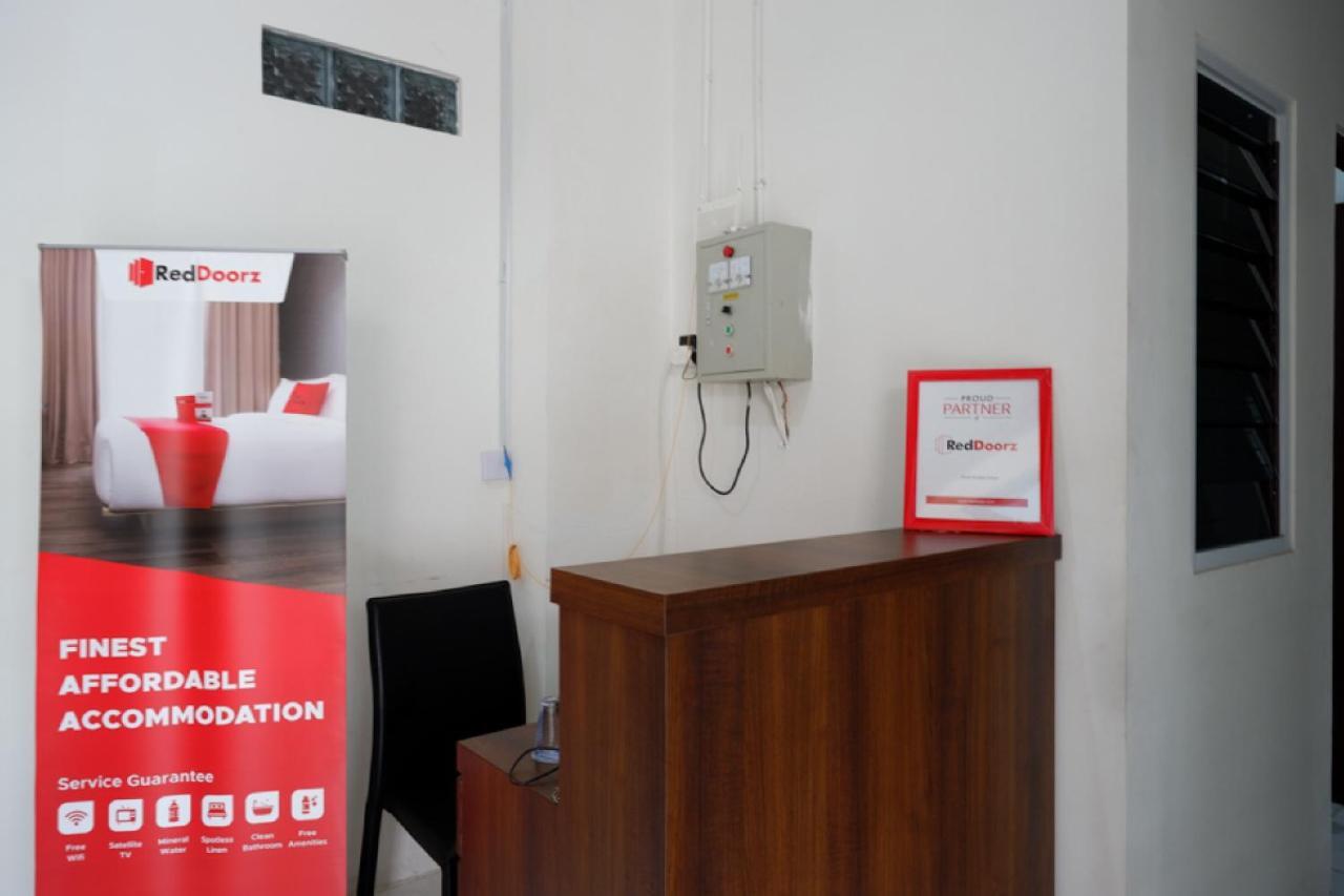 Reddoorz Hostel Near Kota Lama Semarang Eksteriør billede