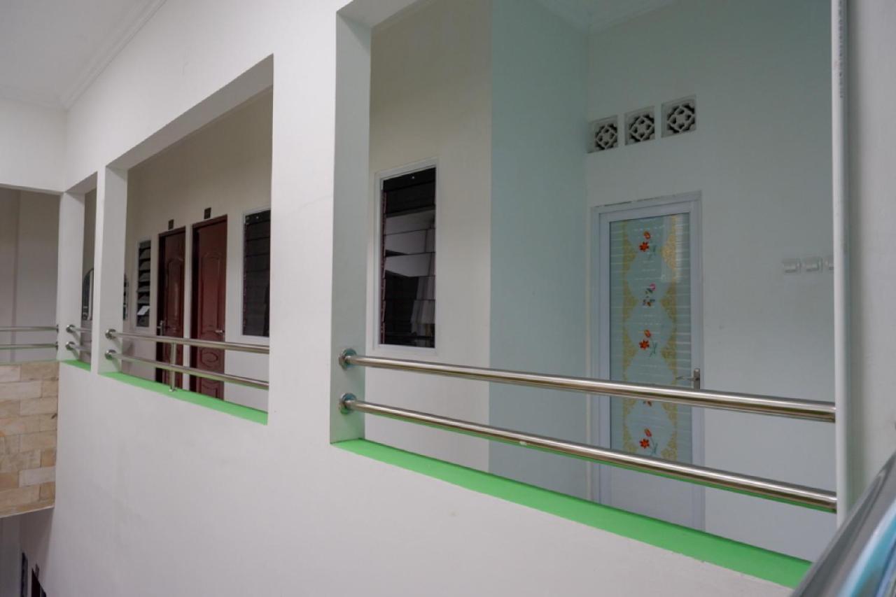Reddoorz Hostel Near Kota Lama Semarang Eksteriør billede