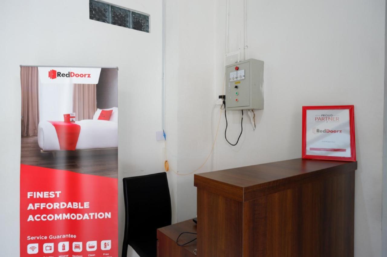 Reddoorz Hostel Near Kota Lama Semarang Eksteriør billede