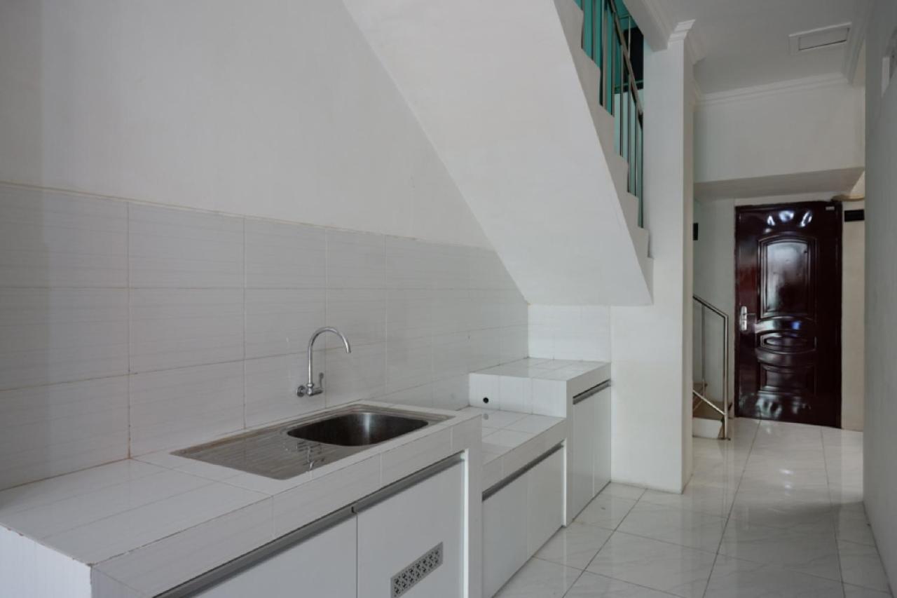 Reddoorz Hostel Near Kota Lama Semarang Eksteriør billede