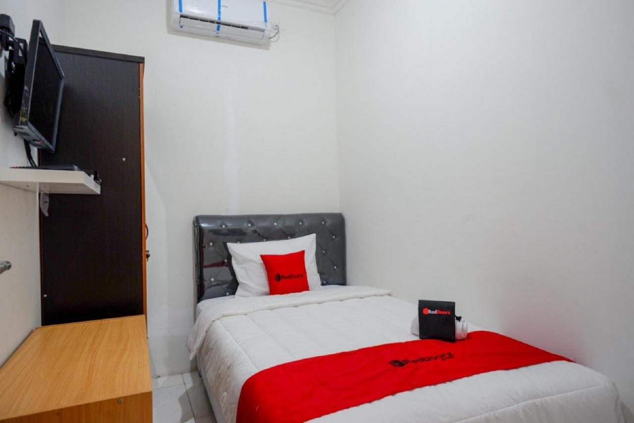 Reddoorz Hostel Near Kota Lama Semarang Eksteriør billede