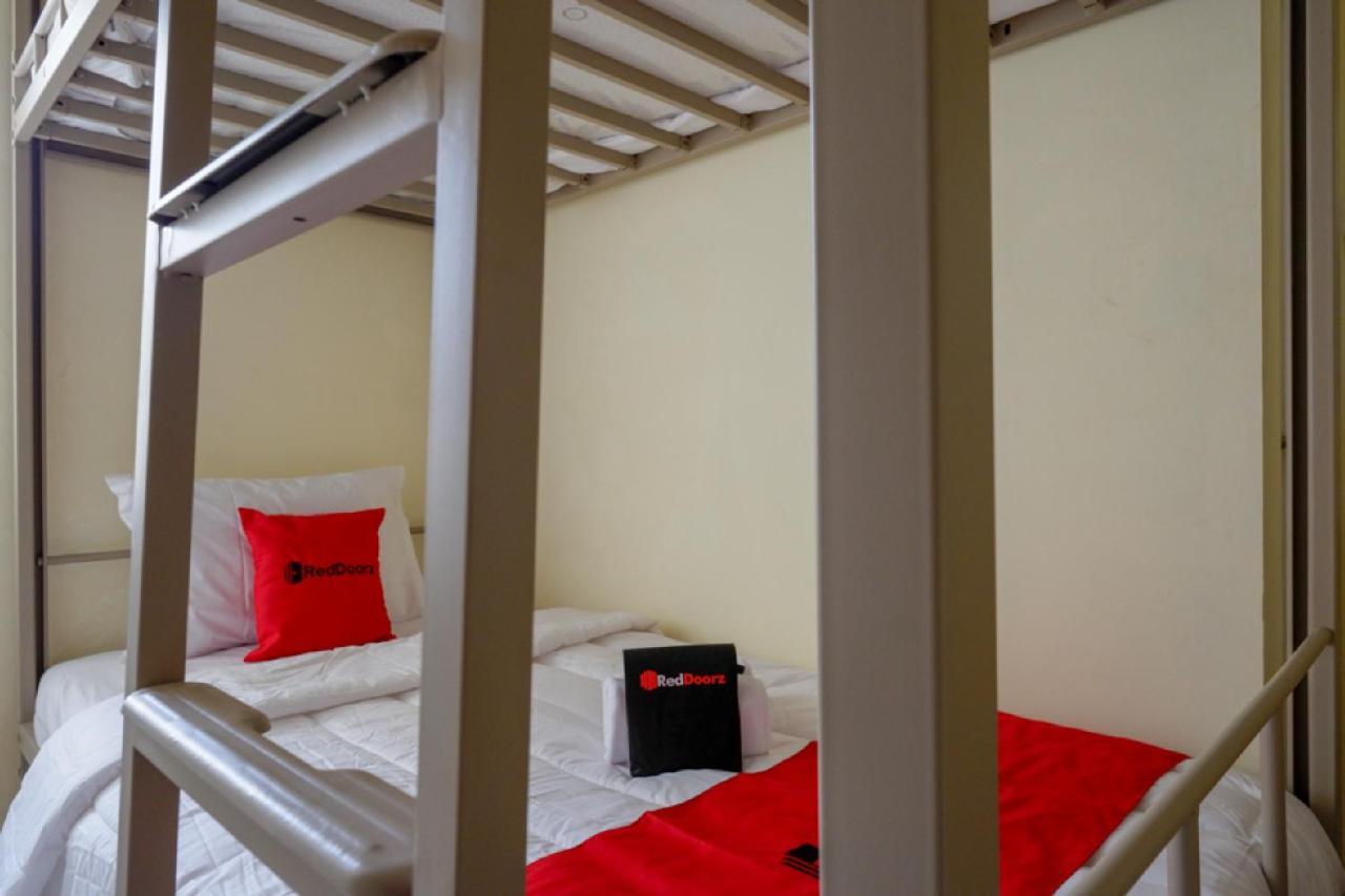 Reddoorz Hostel Near Kota Lama Semarang Eksteriør billede