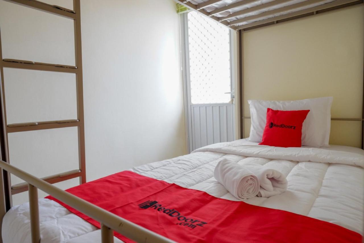 Reddoorz Hostel Near Kota Lama Semarang Eksteriør billede